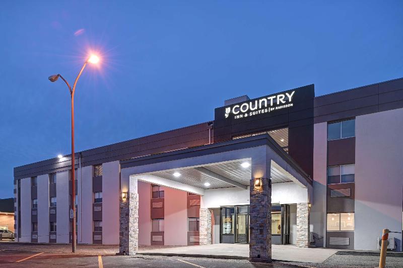 Country Inn & Suites by Radisson Pierre SD image