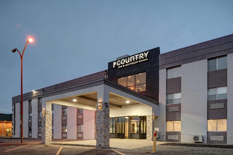 Country Inn & Suites by Radisson Pierre SD image