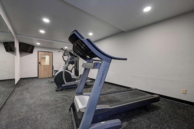Country Inn & Suites by Radisson Pierre SD image