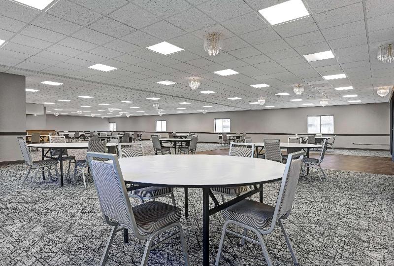 Country Inn & Suites by Radisson Pierre SD image