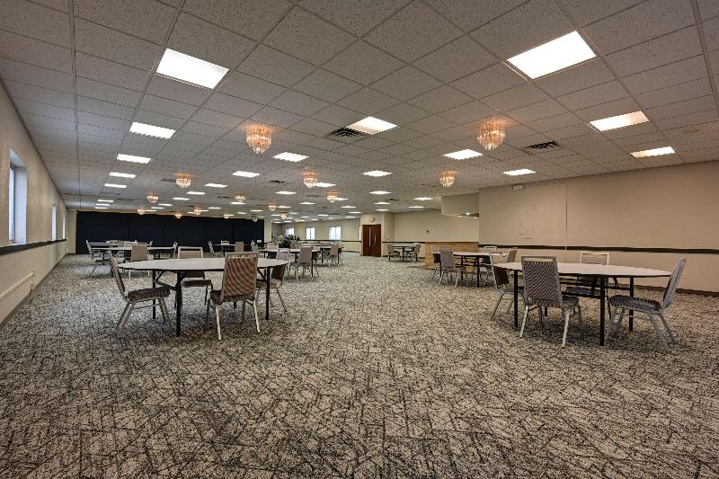 Country Inn & Suites by Radisson Pierre SD image