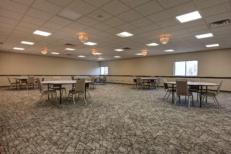 Country Inn & Suites by Radisson Pierre SD image
