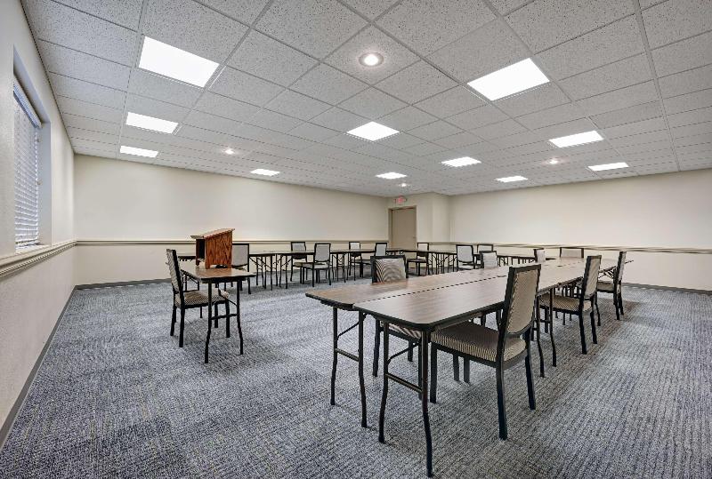 Country Inn & Suites by Radisson Pierre SD image