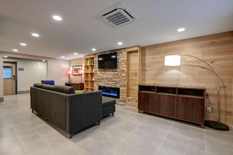 Country Inn & Suites by Radisson Pierre SD image