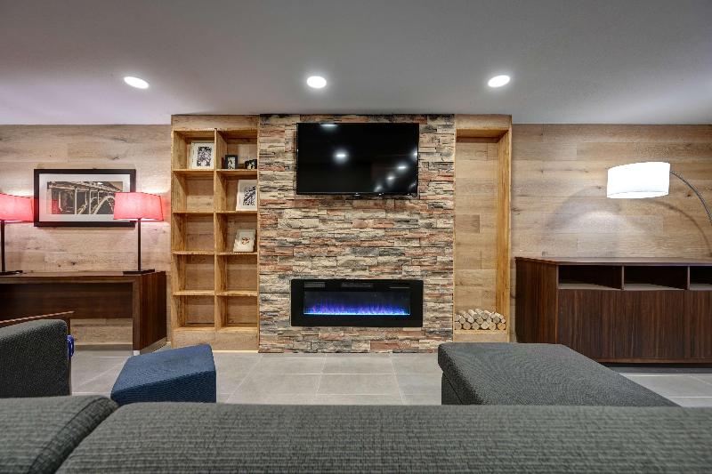 Country Inn & Suites by Radisson Pierre SD image