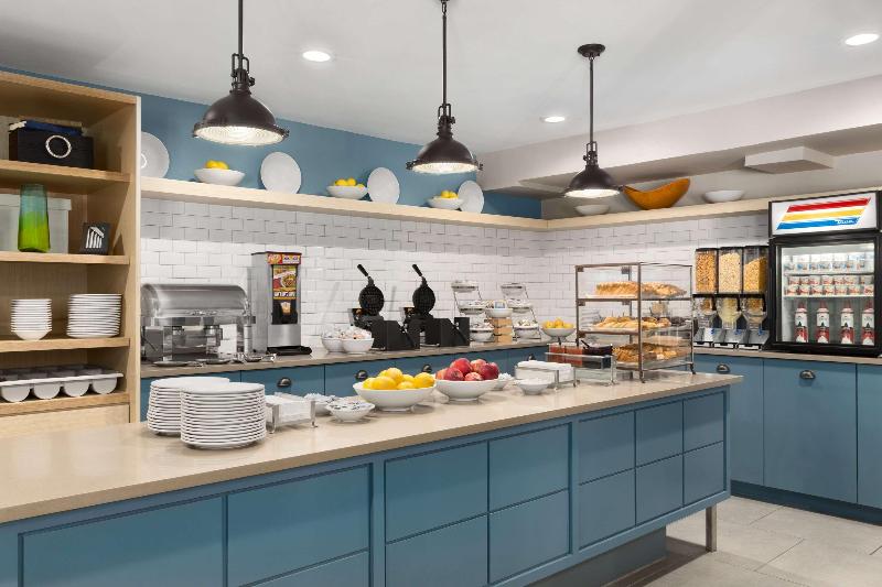 Country Inn & Suites by Radisson Pierre SD image