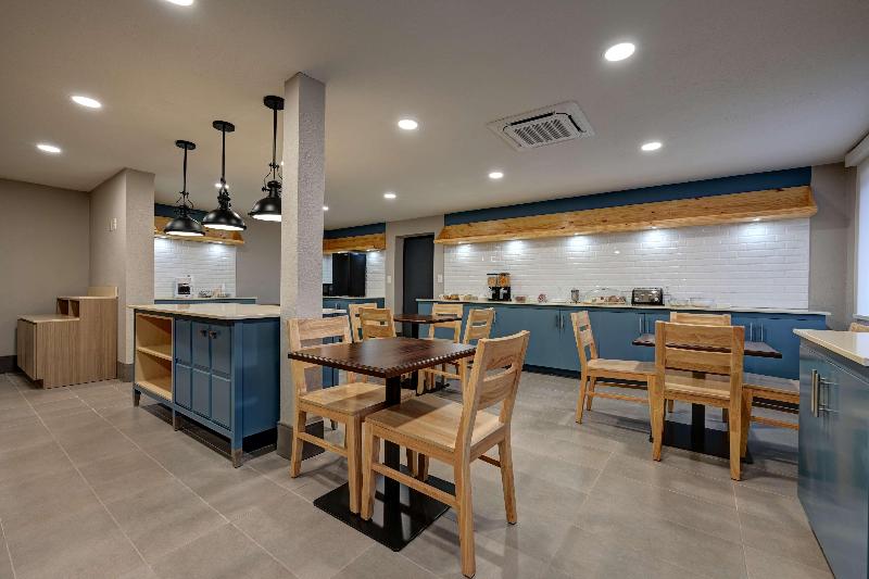 Country Inn & Suites by Radisson Pierre SD image