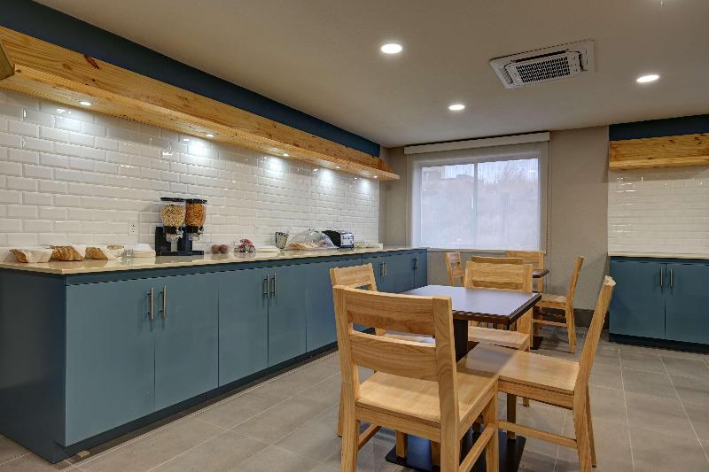 Country Inn & Suites by Radisson Pierre SD image