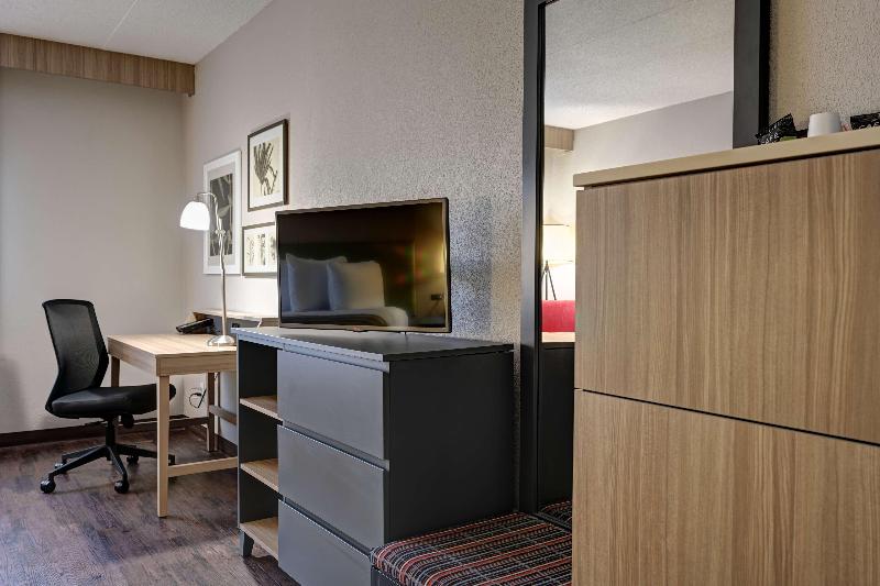 Country Inn & Suites by Radisson Pierre SD image