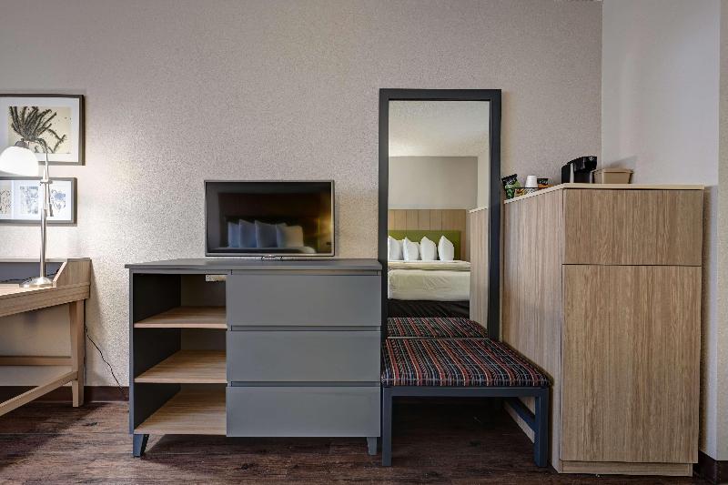 Country Inn & Suites by Radisson Pierre SD image