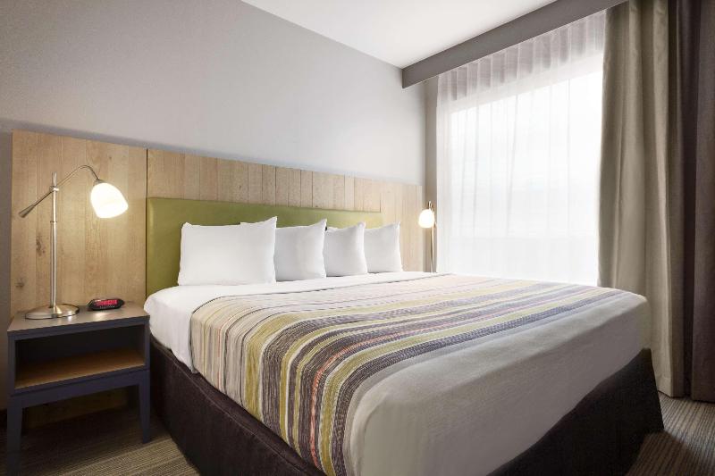 Country Inn & Suites by Radisson Pierre SD image