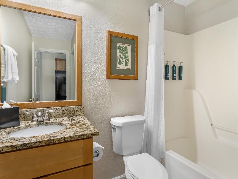 SUITE Accessible-Queen Size Bed — photo 7