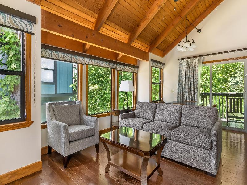 TOWNHOME WITH BALCONY — photo 4