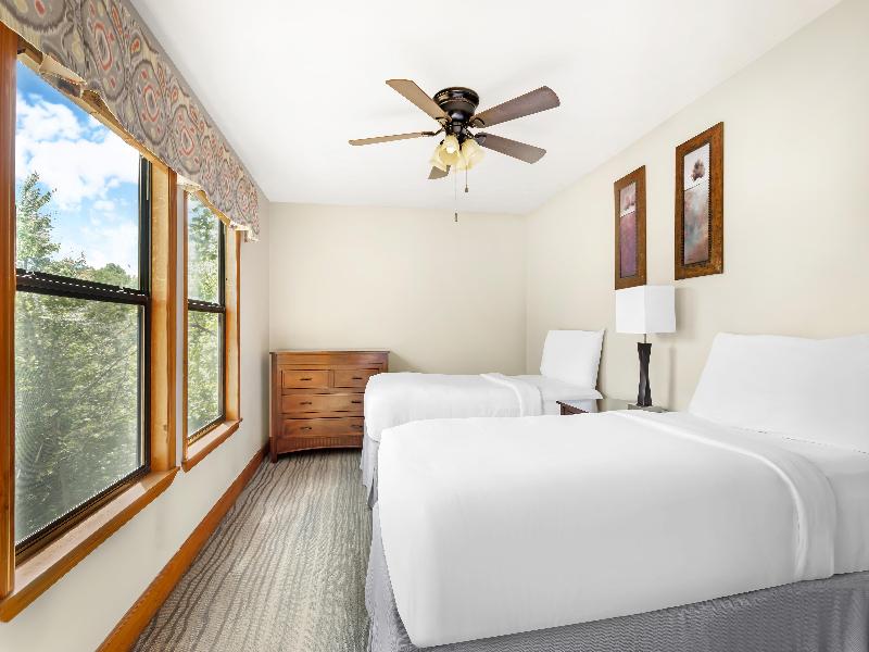 TOWNHOME THREE BEDROOMS — photo 9