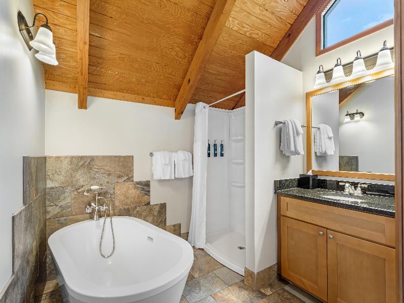 TOWNHOME THREE BEDROOMS — photo 5