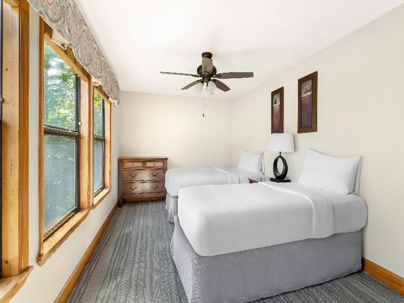 TOWNHOME THREE BEDROOMS — photo 6