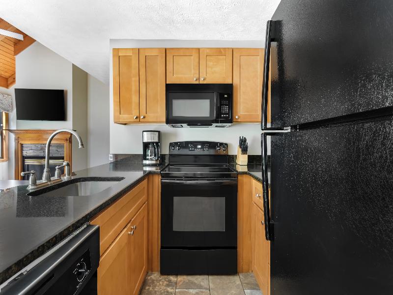 TOWNHOME TWO BEDROOMS — photo 5
