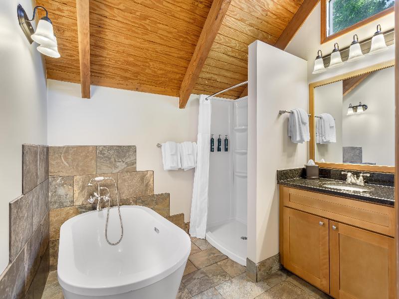 TOWNHOME THREE BEDROOMS — photo 10