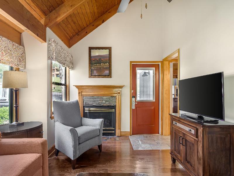 TOWNHOME WITH BALCONY — photo 6