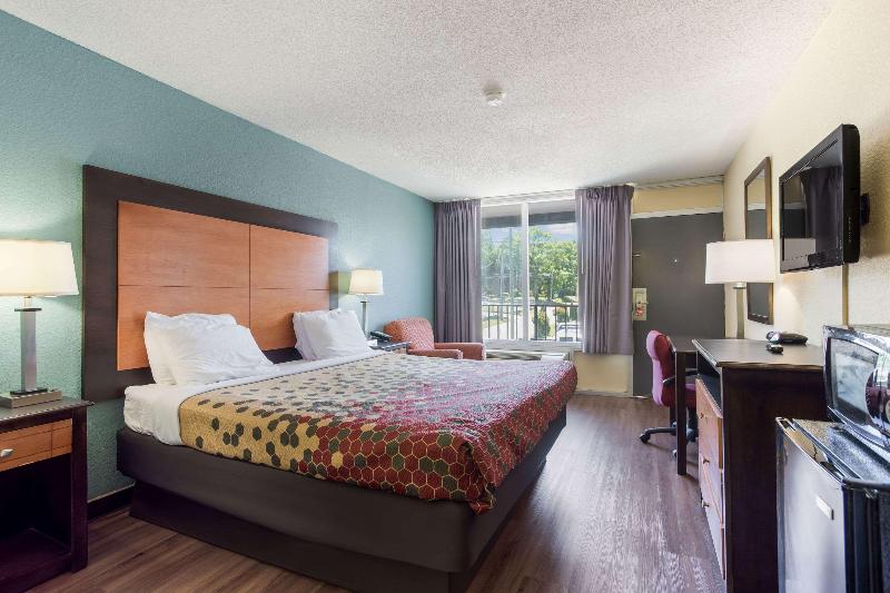 Econo Lodge Gallatin - Metro Nashville image
