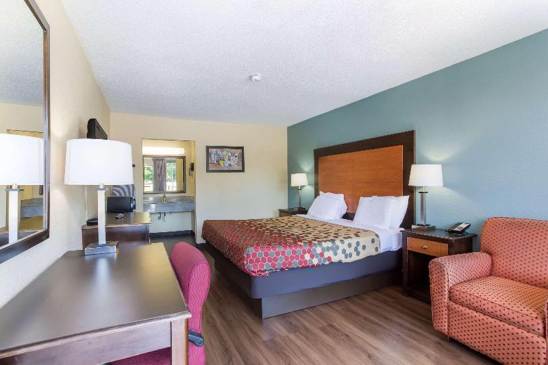 Econo Lodge Gallatin - Metro Nashville image