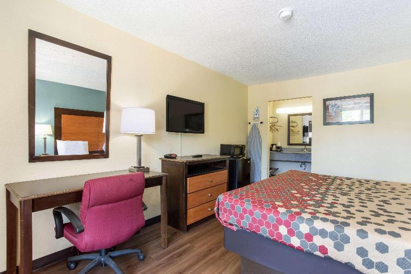 Econo Lodge Gallatin - Metro Nashville image