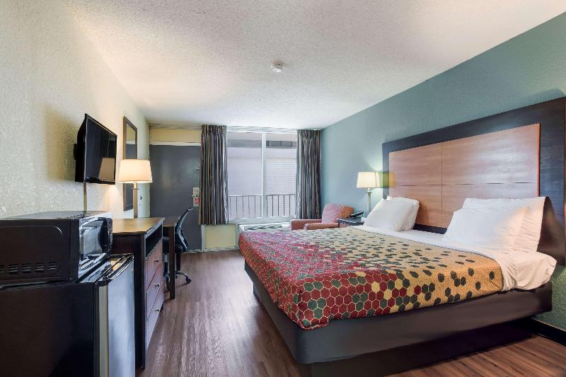 Econo Lodge Gallatin - Metro Nashville image