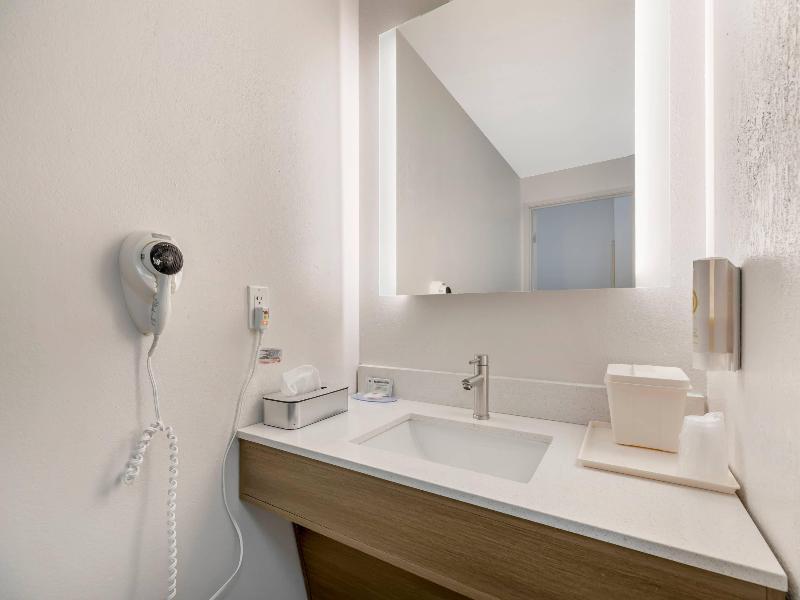 Comfort Inn BallardRoosevelt image 6