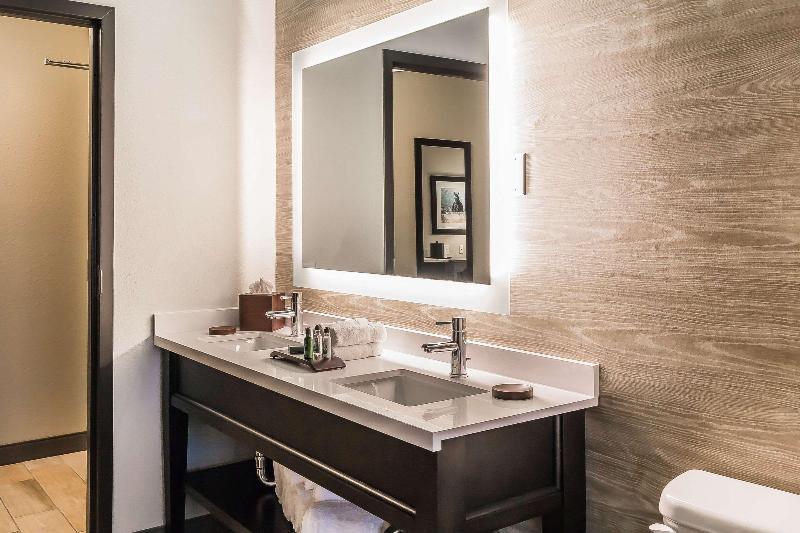 Marina Bay Hotel & Suites, an Ascend Hotel Collect image