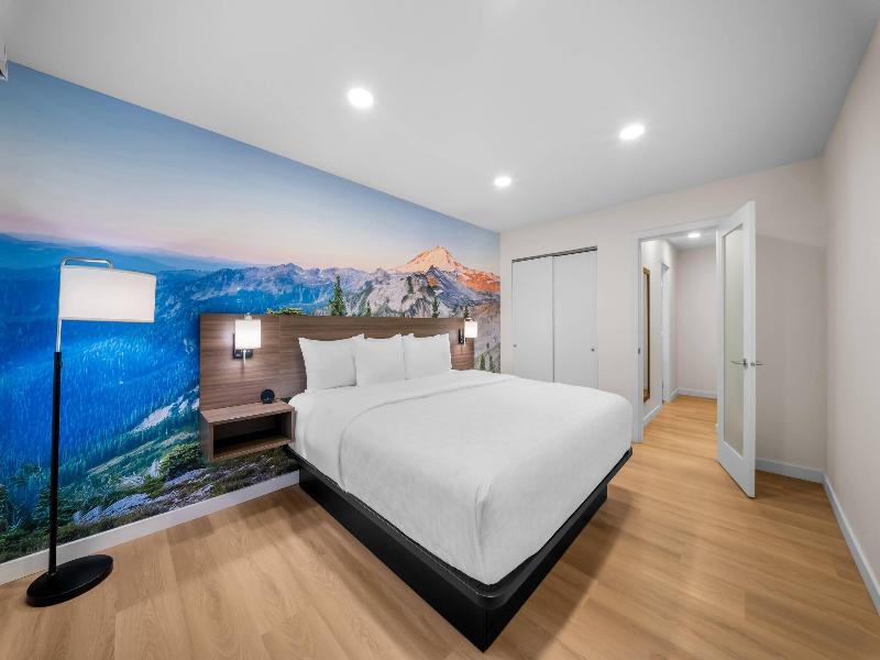 SUITE KING BED NON SMOKING
