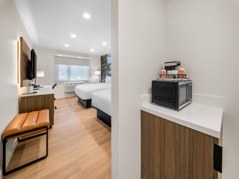 QUADRUPLE TWO QUEEN BEDS NON SMOKING — photo 4