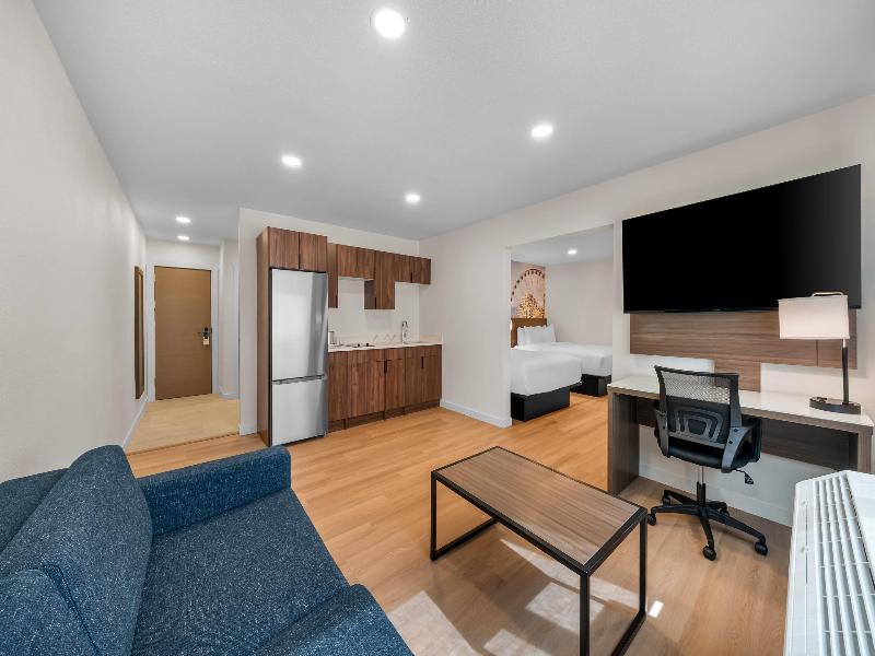 SUITE TWO QUEEN BEDS