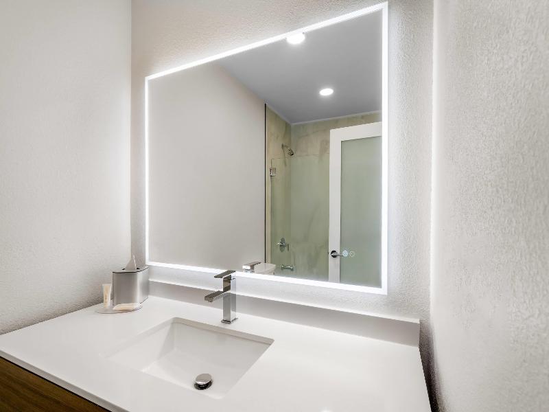 SUITE TWO QUEEN BEDS