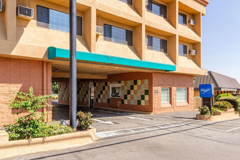 Rodeway Inn - Image 3