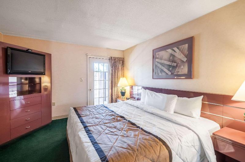 Rodeway Inn & Suites image