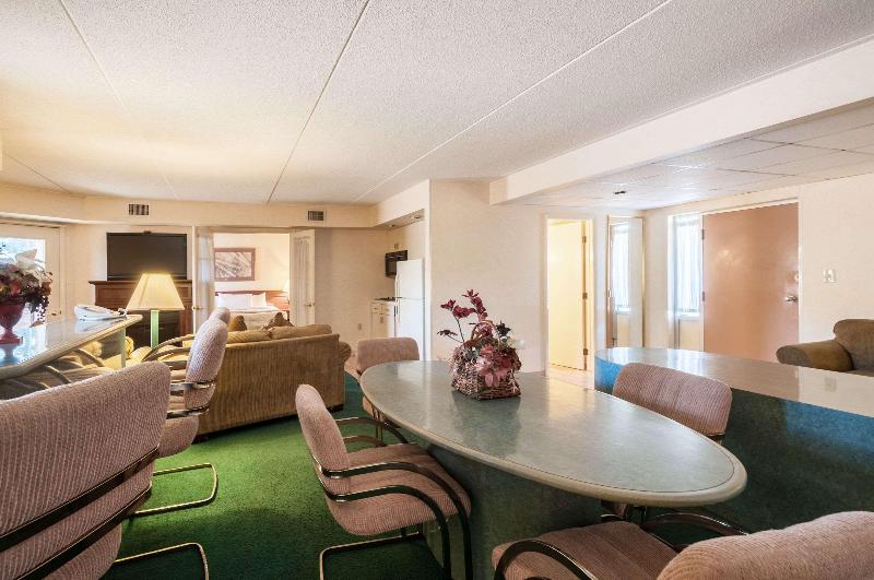Rodeway Inn & Suites image