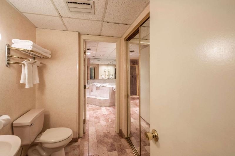 Rodeway Inn & Suites image