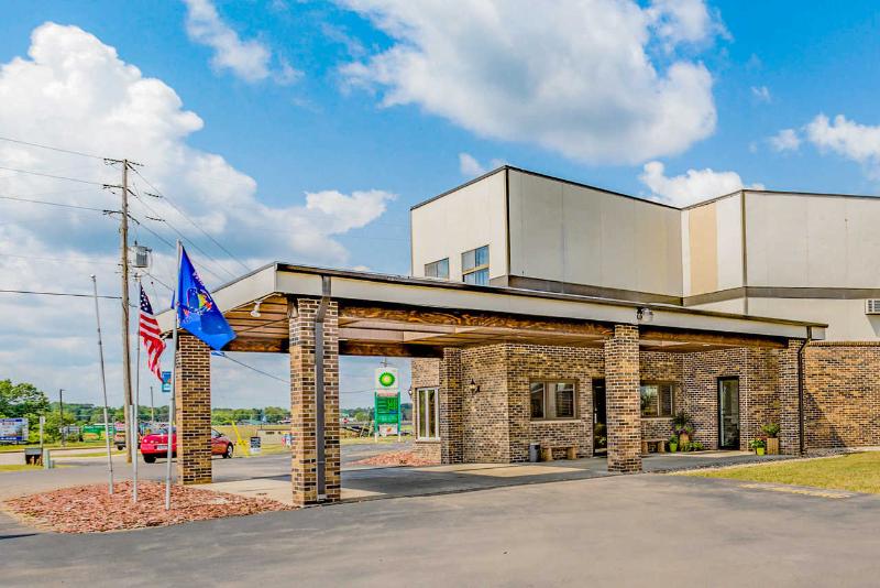 Econo Lodge Waupaca image