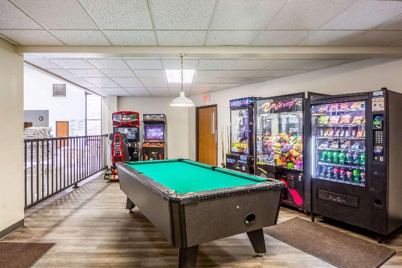 Econo Lodge Waupaca image