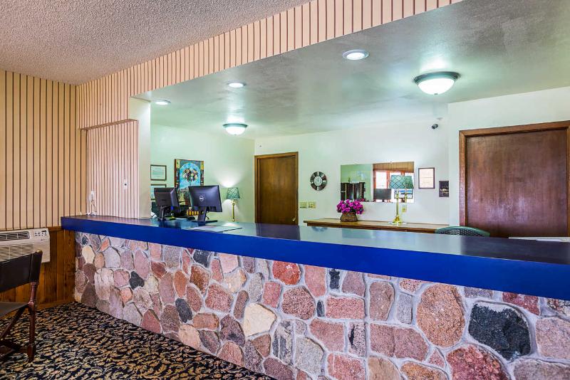 Econo Lodge Waupaca image