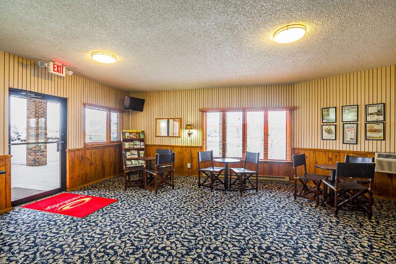 Econo Lodge Waupaca image