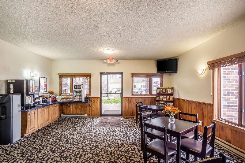 Econo Lodge Waupaca image