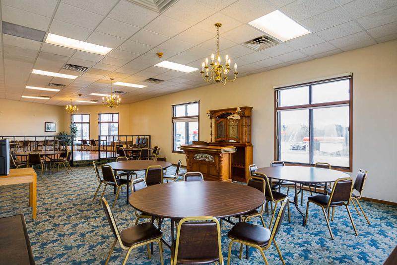 Econo Lodge Waupaca image 3