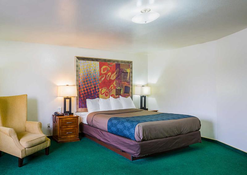 Econo Lodge Waupaca image