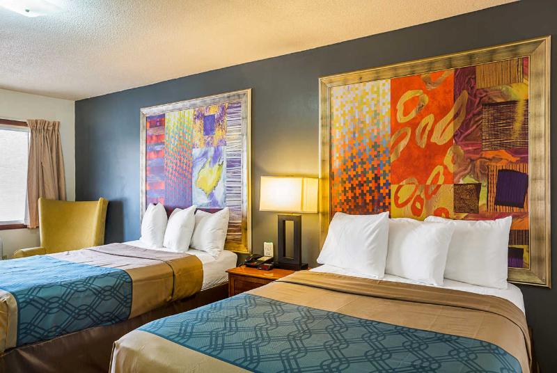 Econo Lodge Waupaca image