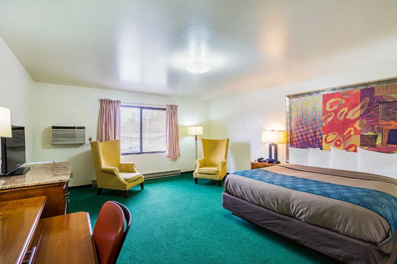 Econo Lodge Waupaca image