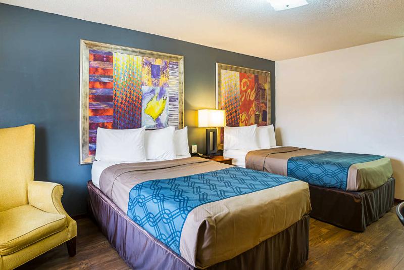 Econo Lodge Waupaca image