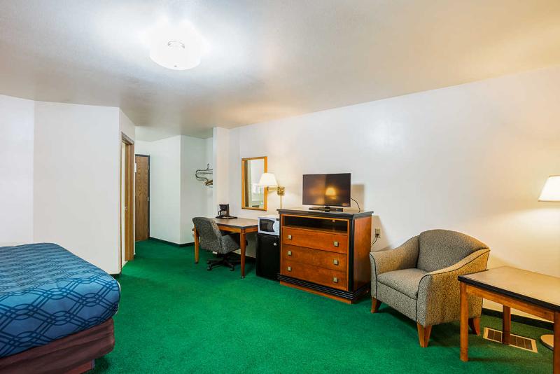 Econo Lodge Waupaca image