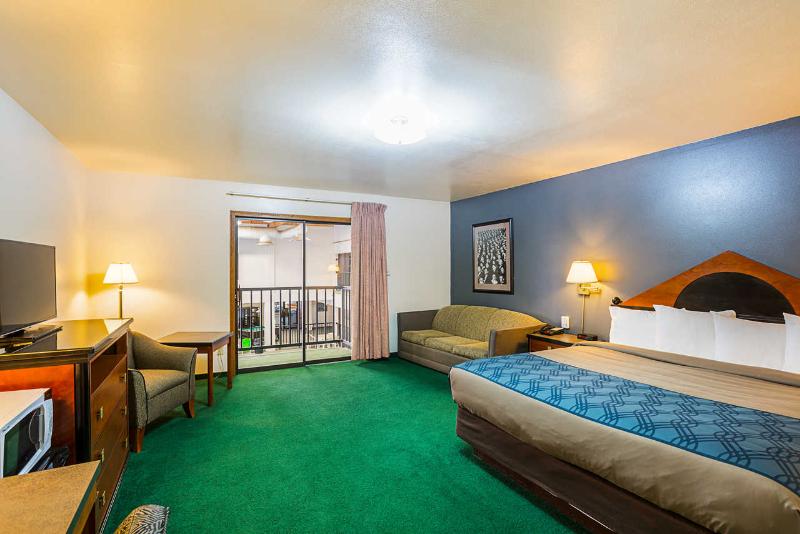 Econo Lodge Waupaca image