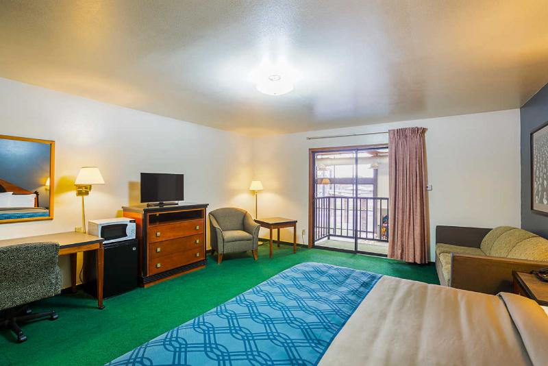 Econo Lodge Waupaca image